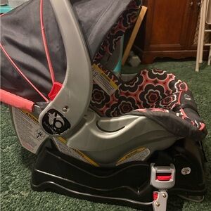 Baby Trend Floral Car Seat - Black and Pink